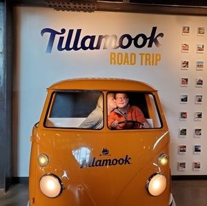 Meet your Posher, Dustin